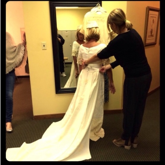 WELCOME TO MY POSH CLOSET💋 Show me yours too! - Picture 8 of 8